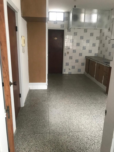 Imagen 10 de 15 de Excelente Ubicación A Metros De Plaza !! Moderna Y Amplia, 3 Dormitorios, 2 Baños, Garage, Parrillero. Para Uso Tanto De Casa Habitación, Instituto O Empresa!