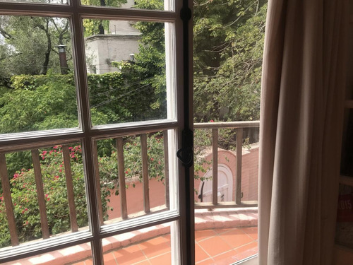 Hermosa Casa De Época En Un Entorno Increíble Y Único, Ubicada Sobre Un Exclusivo Cul De Sac