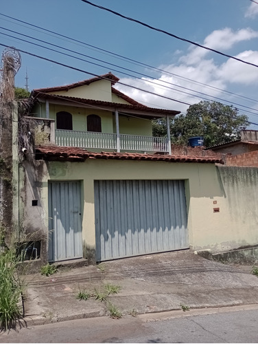 Casa Estilo Colonial No Bairro Minascaixa 