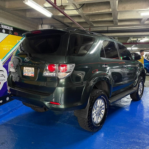 Imagen 4 de 8 de Toyota Fortuner 2014