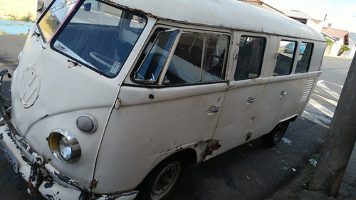 Volkswagen Kombi 6 Portas