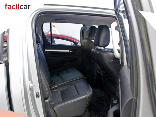 Imagen 18 de 25 de Toyota Hilux Srv 4x2 Turbo Diesel 2.8 2018 Excelente!!