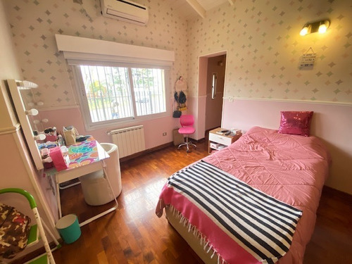Imagen 9 de 14 de Venta- Casa De 4 Amb, En Ciudad Evita C/ Jardin Y Piscina