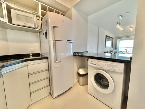 Apartamento En Venta De 2 Dormitorios En Icon Tower, Punta Del Este.