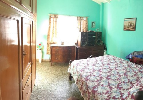 Casa 3 Ambientes Muy Amplios Y Luminosos Con Parque, Quincho