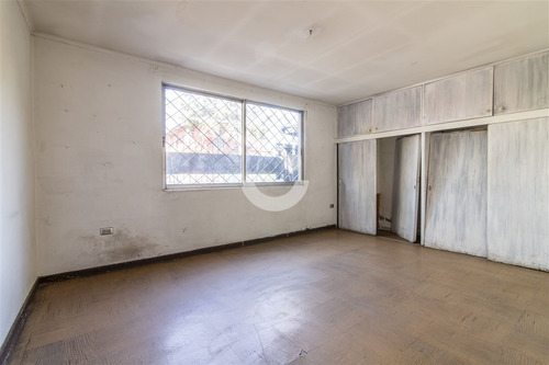 Amplia Y Bien Ubicada Casa Para Remodelar