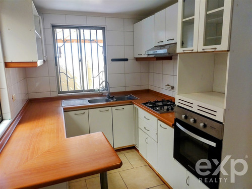 Casa En Arriendo De 3d Y 3b En Limache. Metro A 8 Cuadras.