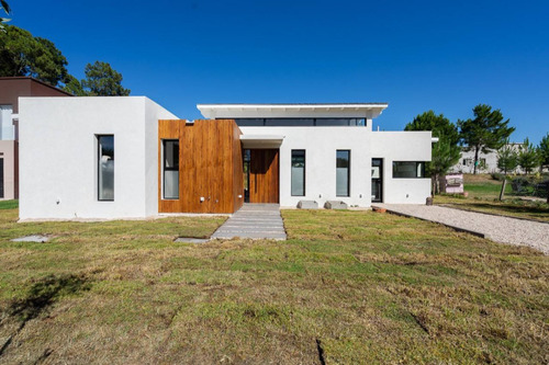 Alquilo Casa En Pinamar Con Pileta. Para 6/7 Personas