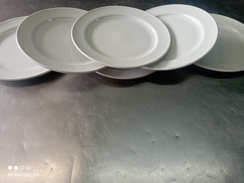 Plato Llano De 23,5cm De Porcelana (Usado)