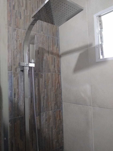 Casa Con Patio, 4 Dormitorios, 2 Baños.