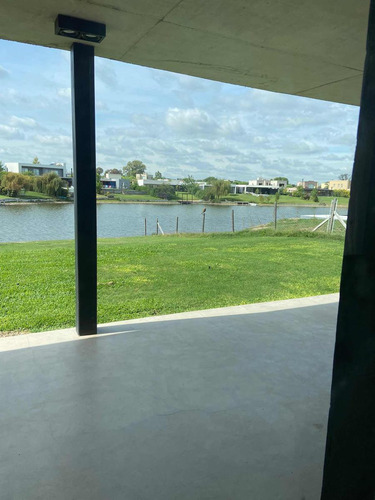 Casa En Venta - 3 Dormitorios 3 Baños - Cochera - San Sebastián, Pilar
