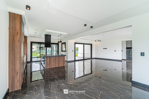 Venta - Casa 5 Ambientes - A Estrenar - Barrio Privado Arenas Chico