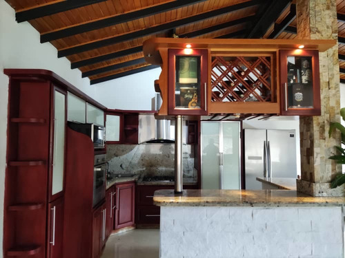 Imagen 6 de 30 de Leal Pérez Vende Hermosa Casa En San Diego Las Morochas