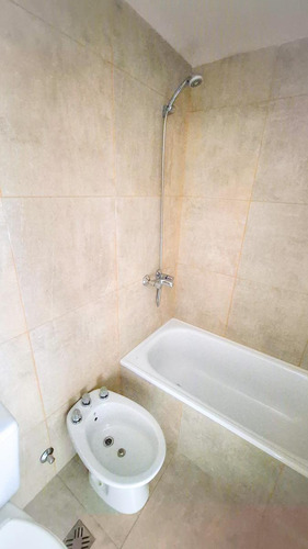 2 Ambientes En Alquiler - Santos Lugares