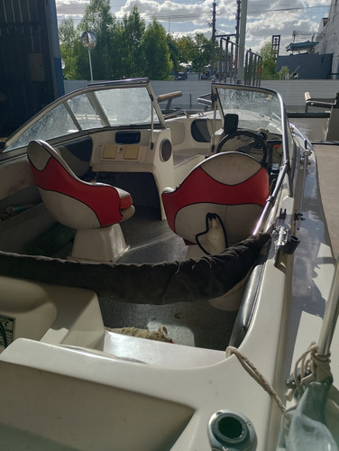 Lancha Trakker , Eslora 5,20 , Manga 2 M.con Mercury 75 Hp.
