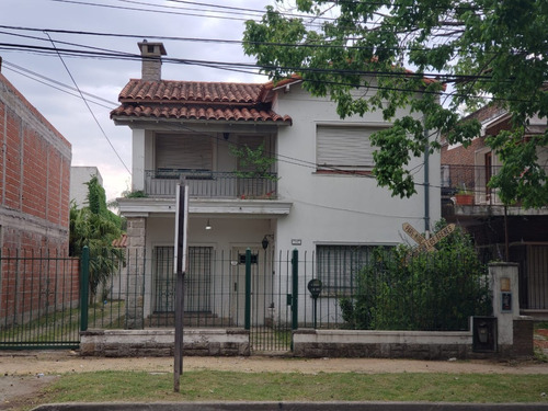 Imagen 2 de 24 de 2 Chalet En Dos Plantas Sobre Amplio Lote Ideal Dos Familias