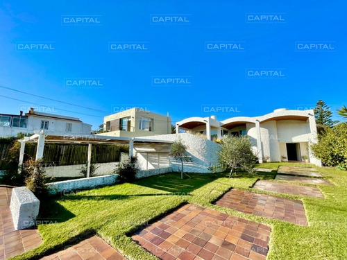 Imagen 1 de 22 de Casa En Faro De Punta Del Este - Punta Del Este Peninsula-ref:31379