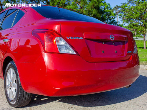 Imagen 18 de 25 de Nissan Versa 1.6 Automático Extra Full | Permuta / Financia