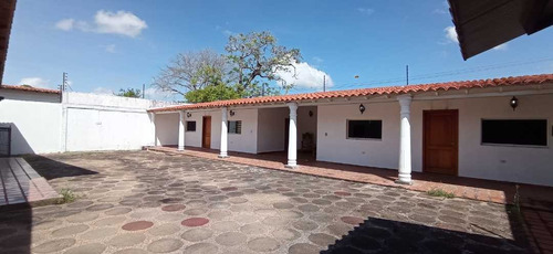 Imagen 7 de 16 de Se Vende Casa Urb. La Floresta