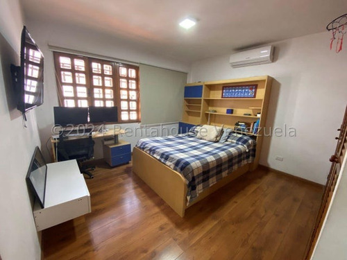 Venta De Imponente Casa Santa Paula