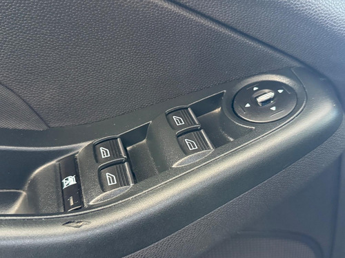 Ford Fiesta New 1.6 Se Plus Hatch 16v Flex 4p Powershift
