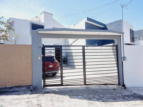 Casa En Venta De 2 Recamaras Muy Buen Cuidada Fracc La Tampi