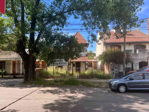 Chalet En Venta En Castelar Sur