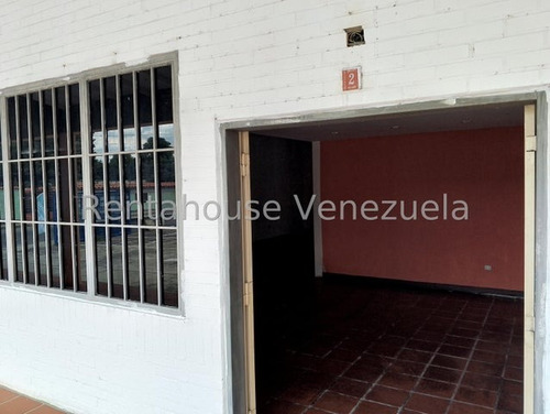 Rafael Gamarra Tu Asesor Inmobiliaro Alquila Comodo Y Amplio Local Comercial, En Plena Avenida Bolivar De Los Rastrojos. Amplio Estacionamiento, Alto Trafico Vehicular Y Peatonal. Baño Interno, Patio
