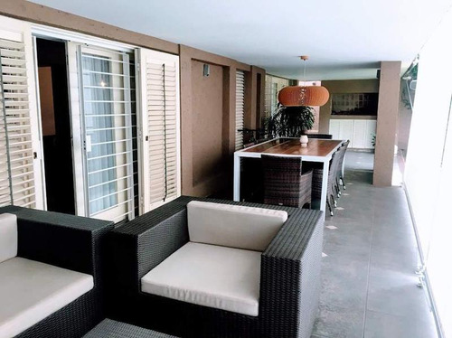 Casa (uso Comercial) En Venta, Cerro De Las Rosas. En Pleno Tejeda, Zona Norte