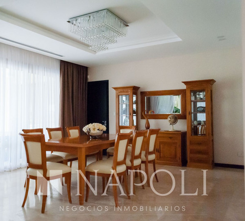 Propiedad En Venta Con Detalles De Categoría, Saint Thomas