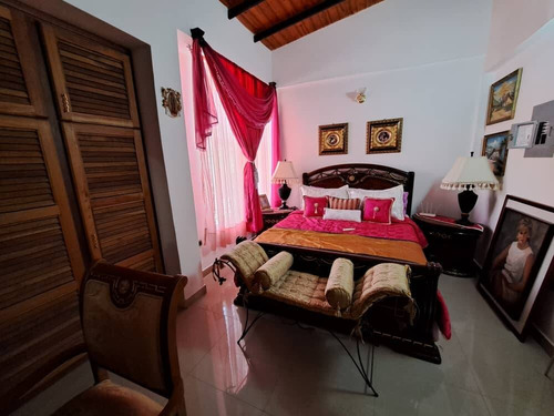 (137mts2) En Venta Tonwhouse En Villa Fontana Totalmente Remodelado