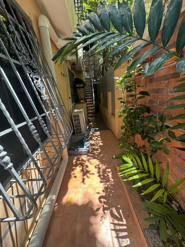 Alquilo Casa Para Fines Comercial En Esquina Estratégica En Viejo Arroyo Hondo Codigo: Pd464
