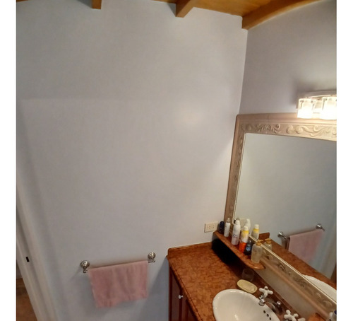 Chalet Sobre Inmenso Lote De 9,02 X 42,70 Son 6 Ambientes Con Parque Piscna Y Quincho Con Sum Y Dep.
