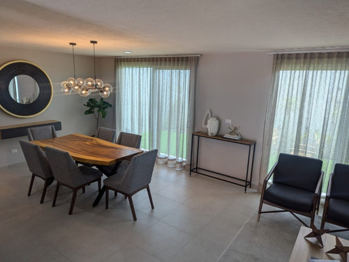 Casa En Venta En La Vista Residencial El Refugio Queretaro