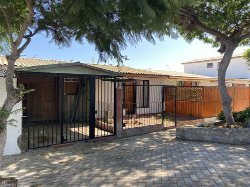 Casa En Venta De 3 Dorm. En La Serena, Los Perales Con Ggv 