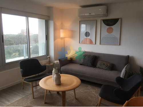 Punta Del Este Apartamento De 2 Dormitorios Con Vista Edificio Con Servicios - Ref : Eqp5173