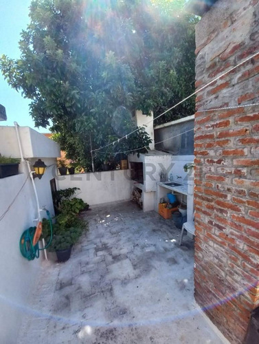 Pocitos, Ph Tipo Casita Con Terraza, Parrillero, 3d, Sin Gc.