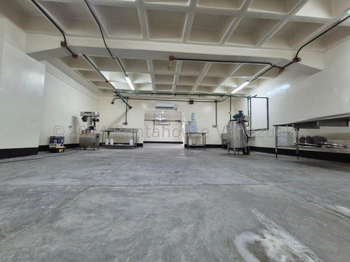Amplio Local Industrial En Venta. Palo Verde 24-25382 Ec