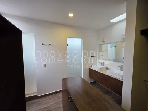 Casa En Renta En Altozano, Con 4 Recámaras, 4 Baños Y Fire Pit