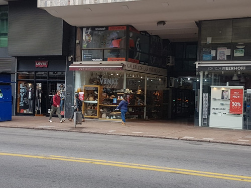 Venta Local Comercial En 18 De Julio Y Yi. Con Renta