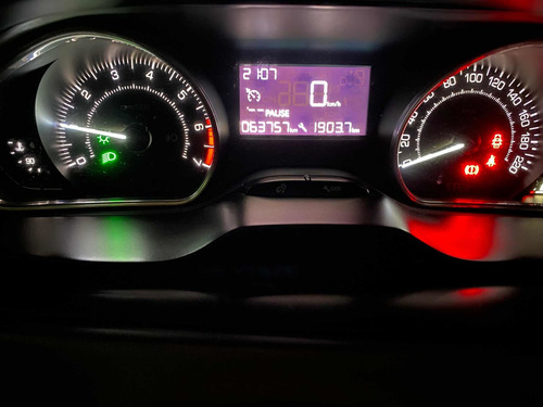 Imagen 13 de 13 de Peugeot 208 2014 1.6 Feline