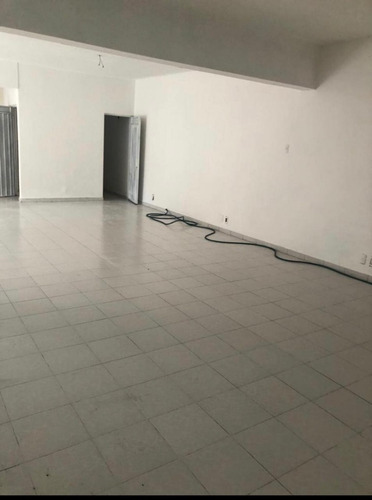 Bonito Edificio De Tres Niveles Con Local Ubicado En Jardines De Cuernavaca... 5,250,000