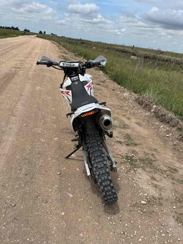 Imagen 11 de 15 de Honda Tornado Xr250 En Tres Arroyos