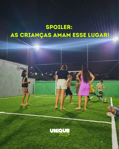 Salão De Festa Com Piscina E Mini Campo