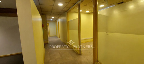 Gran Local En Av. Andrés Bello | Ubicación Privile...