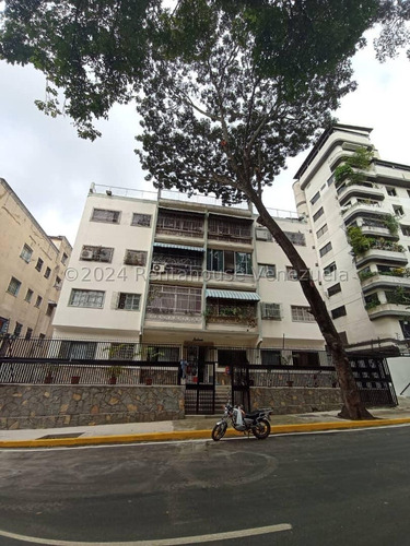 Apartamento En Venta En Los Chaguaramos 24-21785 Yf