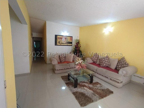 Se Vende Casa Los Samanes Urb. La Esmeraldas Maracay 23-6298 Al