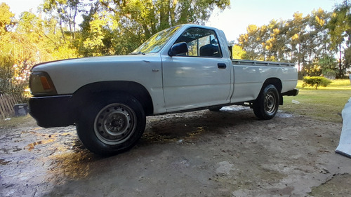 Toyota Hilux 2.8 S/cab 4x2 D Dlx