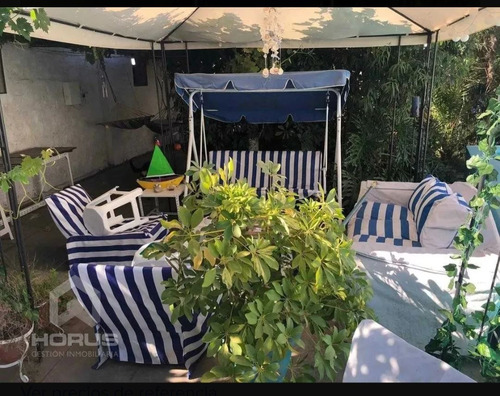Casa En Venta De 4 Dorm. En Recoleta