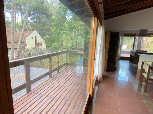 Casa En Venta En Carilo